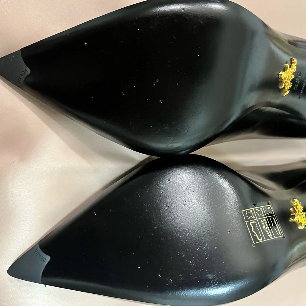PRADA NIB AUTHENTIC VINTAGE BLACK GENUINE PATENT LEATHER PUMPS WITH TASSELS - Picture 16 of 17
